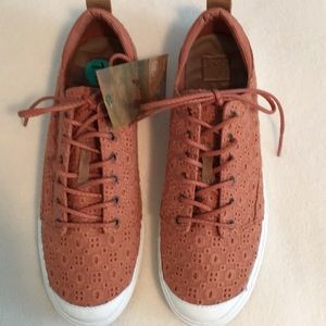 Reef tennis shoes, new with tags